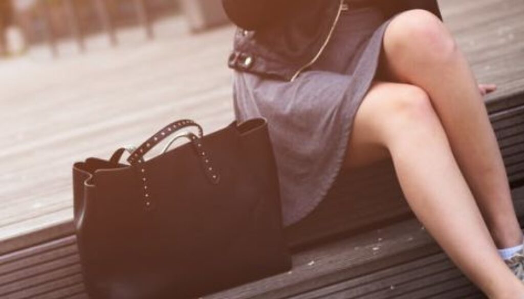 Black Leather Clutch Bags Have Extra Allure than Other Clutch Bags